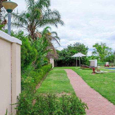 Bakenskraal Ostrich Palace Oudtshoorn Exterior photo