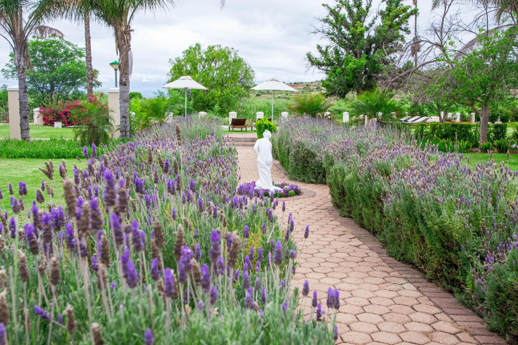 Bakenskraal Ostrich Palace Oudtshoorn Exterior photo